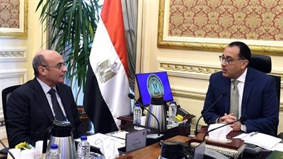 عاجل.. قرار جديد من رئيس مجلس الوزراء بشأن الموظفين