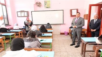 طالب يؤدى امتحانات الشهادة الاعدادية بدلا من والده فى الدقهلية