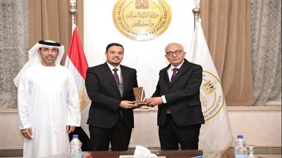 وزير التربية والتعليم يكرم المعلمين الفائزين في المرحلة الأولى من مسابقة جائزة محمد بن زايد لأفضل معلم