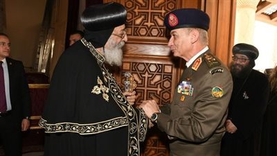 وزير الدفاع يهنئ البابا تواضروس الثانى بمناسبة عيد الميلاد المجيد 