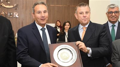 رئيس جامعة عين شمس ورئيس مجلس إدارة بنك مصر يفتتحان فرع بنك مصر 