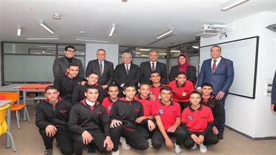 وزير التربية والتعليم ومحافظ الشرقية يتفقدان أكاديمية السويدي الفنية للتعليم الفني المتميز ومدرسة اللغات الرسمية 