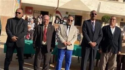 مدير التعليم بالمنوفية يكرم الطلاب الأوائل بمدرسة الحديثة الإعدادية بنات