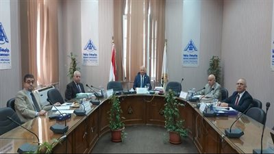 رئيس جامعة بنها يترأس لجنة اختيار عميد كلية العلوم