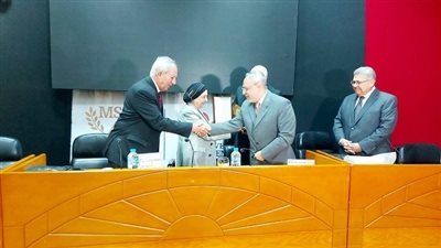 تكريم رئيس جامعة طنطا بمؤتمر 