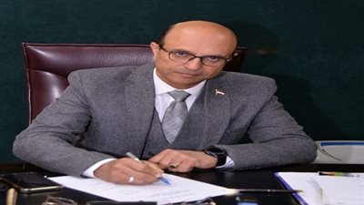 رئيس جامعة أسيوط يصدر قرارًا بتكليف الدكتور عماد علي عبدالسميع وكيلا لكلية الآداب لشئون الدراسات العليا والبحوث