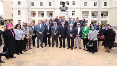 رئيس جامعة عين شمس يشهد عددًا من الافتتاحات بكلية الطب والمستشفيات الجامعية 