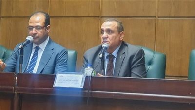 بحوث الشرق الأوسط يعقد سادس حلقات الدورات التثقيفية بتجارة عين شمس