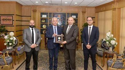 رئيس جامعة المنصورة يستقبل مدير مكتب العلاقات الدولية بجامعة Veliko Tarnovo