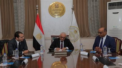 وزير التربية والتعليم يلتقي المدير التنفيذي لشركة 