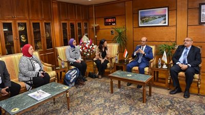 رئيس جامعة أسيوط يستقبل المدير التنفيذى لهيئة فولبرايت بالقاهرة