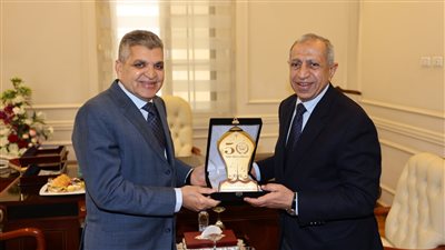 الفريق أسامة ربيع يبحث سبل التعاون مع الدكتور اسماعيل عبد الغفار رئيس الأكاديمية العربية للعلوم والتكنولوجيا والنقل البحري