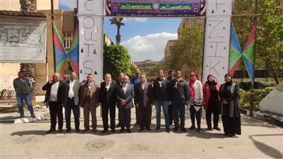 نائب رئيس جامعة الزقازيق يشارك الطلاب فعاليات الدورة الكشفية والإرشادية 