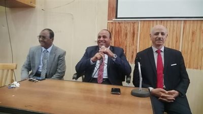 جامعة سوهاج تنظيم ندوات توعوية لطلاب كليتي التربية والحقوق