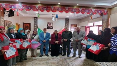 مدير تعليم القليوبية تكرم الأمهات المثاليات