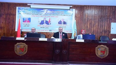 رئيس جامعة سوهاج يفتتح فعاليات نموذج محاكاة مجلس الوزراء بالتعاون مع جمعية الجنوبي لتنمية الصناعات الصغيرة