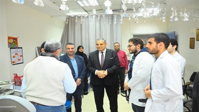 زيارة مفاجئة.. رئيس جامعة كفر الشيخ يتفقد أقسام المستشفى الجامعي