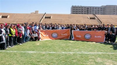 طلاب من أجل مصر بجامعة طنطا يوزعون كراتين مواد غذائية على المستحقين