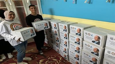 أسرة طلاب من أجل مصر بجامعة كفرالشيخ تواصل مسيرة الخير وتوزع كراتين المواد الغذائية على المستحقين