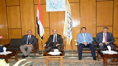 رئيس جامعة أسيوط يشارك 