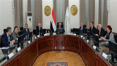 رضا حجازى يستقبل وفدًا من اتحاد الصناعات المصرية وشركة 