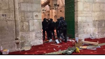جنود الاحتلال الإسرائيلى يقتحمون بأحذيتهم المسجد الأقصى المبارك.. والأزهر يدين الاقتحام