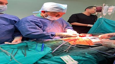 مستشفى الطوارئ بجامعة المنصورة تنقذ حياة شاب مصاب بطعنة نافذة بالقلب