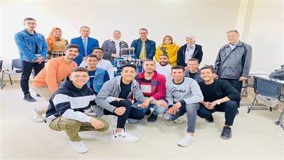 التعليم العالي: جامعة ٦ أكتوبر التكنولوجية تصنع أول ماكينة غزل ونسيج مُتنقلة بأيدي طلابها