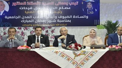 رئيس جامعة المنيا يشارك طلاب المدن الجامعية مائدة إفطار رمضان بالمطعم المركزي