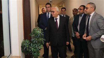 رضا حجازي يستعرض آخر مستجدات المبادرة الرئاسية لاختيار ١٠٠٠ مدير مدرسة