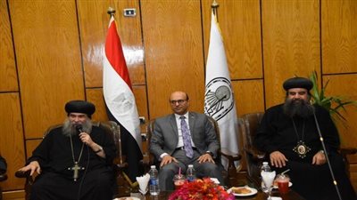 رئيس جامعة أسيوط يستقبل وفدًا من الكنائس للتهنئة بعيد الفطر المبارك
