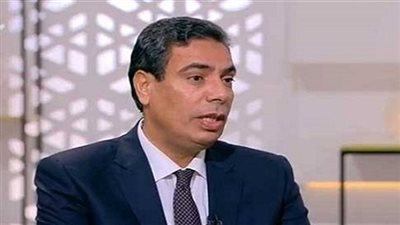 رئيس جامعة كفر الشيخ يهنئ الدكتور عادل عبد الغفار لتجديد ندبه مستشارًا اعلاميًا لوزارة التعليم العالي