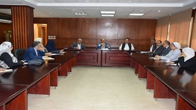 بشأن استعدادات الامتحانات.. رئيس جامعة حلوان يتابع مع مسئولي الكليات ويوجه بتذليل العقبات أمام الطلاب