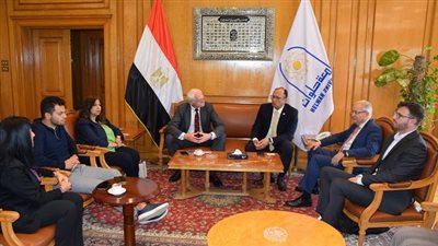 جامعة حلوان تستقبل وفد من جامعة أوروبا الألمانية وشبكة المؤسسات التعليمية الدولية