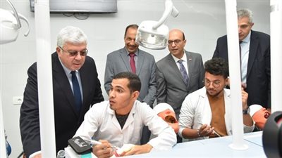 وزير التعليم العالي يشيد بجامعة سفنكس بشأن انتظام سير العملية التعليمية