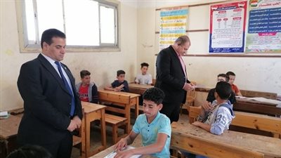 وكيل تعليم الدقهلية يتفقد اللجان الامتحانية بإدارة دكرنس المنصورة 