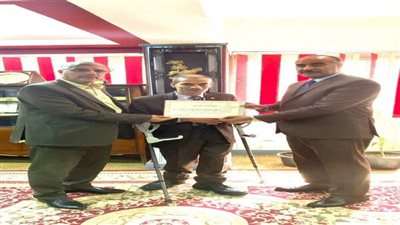 مدير التعليم بالمنوفية يكرم القائمين على تدريب المعلمين الجدد ومديري المدارس التي استضافت المعلمين والمعلمات