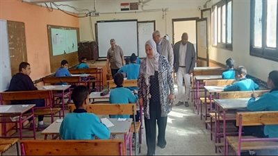 وكيل التعليم بالقاهرة تتفقد سير أعمال الإمتحانات بمدراس إدارة الوايلى التعليمية