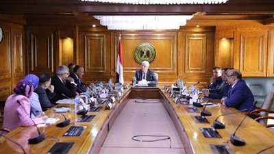 ايمن عاشور يبحث سبل دعم التعاون العلمي مع المنظمة الأوروبية للبحوث النووية