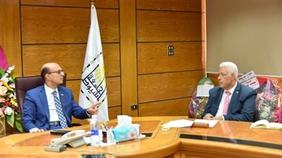 رئيس جامعة أسيوط يلتقي وكيل وزارة القوى العاملة 