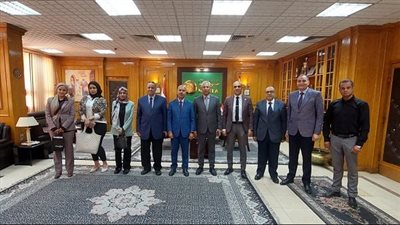 رئيس جامعة المنيا يستقبل وفد مركز الخدمات المعرفية والالكترونية بالمجلس الاعلى للجامعات