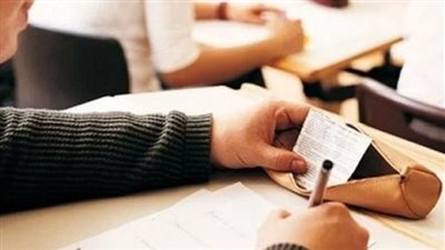 بعد إحالة بعض الطلاب والمراقبين للتحقيق.. تعرف على عقوبة الغش في الامتحانات