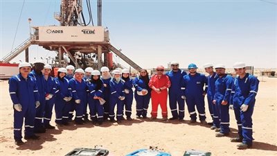 طلاب علوم البترول والتعدين بجامعة مطروح في تدريب ميداني بحقول الأُبيض