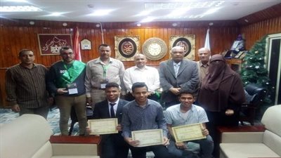 وكيل وزارة التعليم بمطروح يكرم طلاب النووية المتفوقين في المسابقة الدولية للابتكارات العلمية والهندسية (ISEIC-2023)