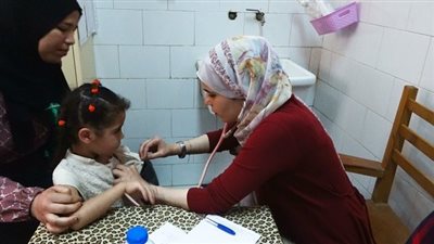 جامعة القاهرة تطلق قافلة شاملة لقرية نزلة الأشطر بالجيزة بالتعاون مع وزارة الشباب والرياضة