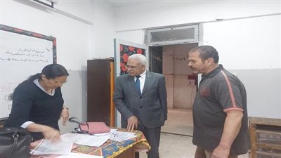 مدير تعليم العاصمة يتفقد مركز توزيع الأسئلة الرئيسى للإمتحانات العملية للدبلومات الفنية