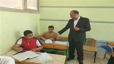 مدير التعليم بالمنوفية يتابع امتحانات الشهادة الإعدادية في يومها الأخير بإدارة شبين الكوم التعليمية