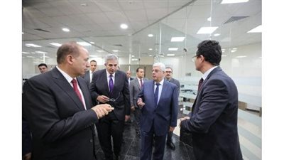 وزير التعليم العالي يتفقد شركة 