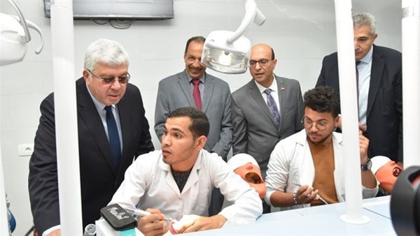 الدكتور ايمن عاشور