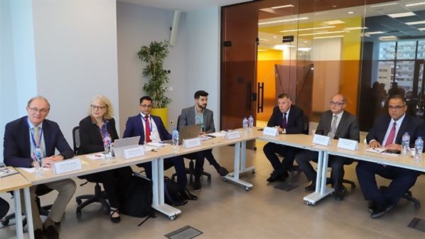 وفد فى زيارة جامعة